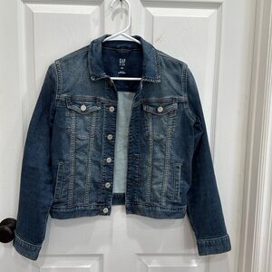 Girls Gap denim jacket size xxl. Super soft with snap buttons.